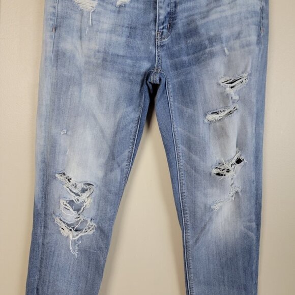 American Eagle Tomgirl Button Fly Distressed Crop Medium Wash Relaxed AE 2 Jeans - Picture 7 of 16